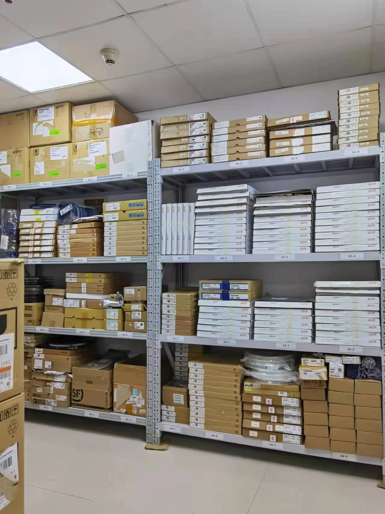 NCV59800 IC REG LINEAR POS ADJ 1A 8DFN new and original Electronics Components integrated circuits NCV59800BMNADJTBG