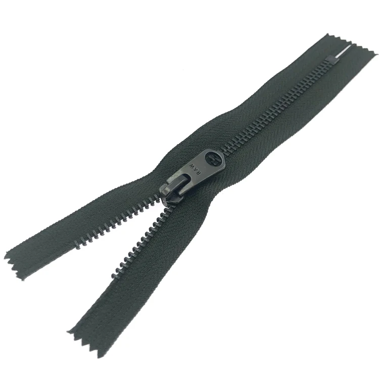 Customized 5# Close end   Nickel Free  Eco Friendly Gun Metal Color  Logo Puller Metal Handbag Zipper