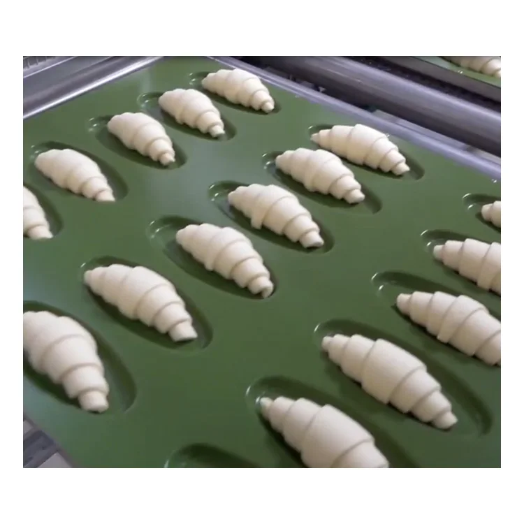 Industrial 12000-16000pcs/h frozen croissant high yield croissant dough sheeter croissant machine