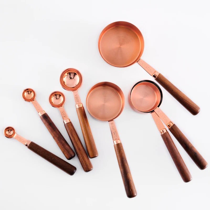 Набор мерных чашек и ложек с деревянной ручкой из орехового дерева покрытием розового золота