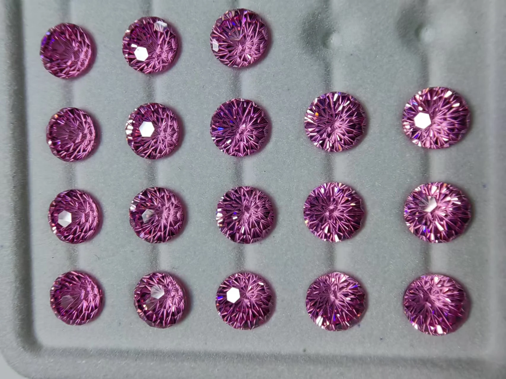 Yisheng New Arrival Customizable 12mm Fancy Chrysanthemum Cut Pink Yellow Blue Green Cubic Fashion Jewelry 1mm White Diamond
