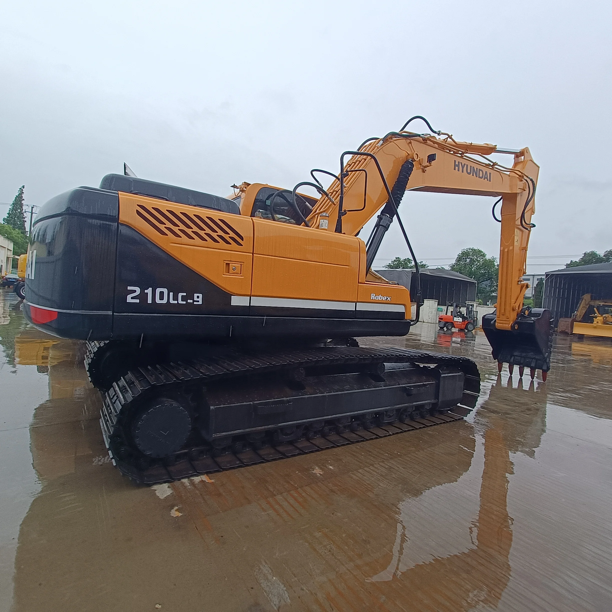 Leading factory second-hand Hyundai 210LC-9 Crawler Hydraulic Excavator earth-moving equipment stable performance