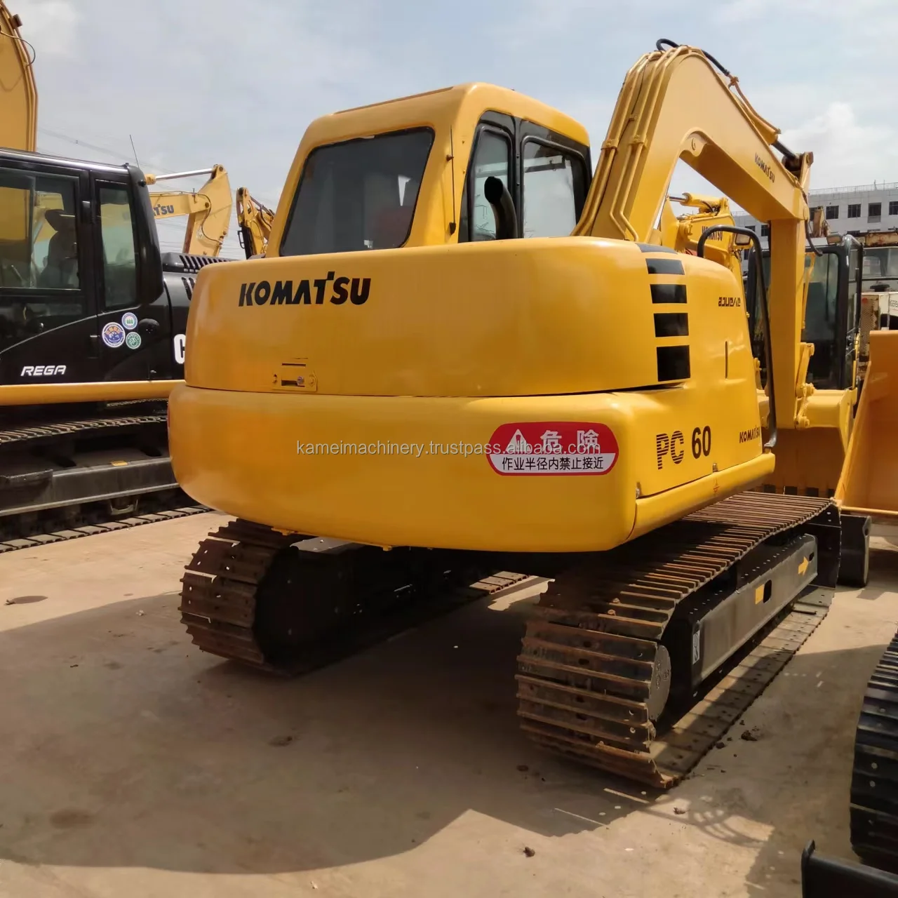 Подержанный мини Komatsu PC60 гидравлический насос экскаватор 6 2 тонн с камнеземным экскаватором ковш дизельный мини-экскаватор кабина для продажи