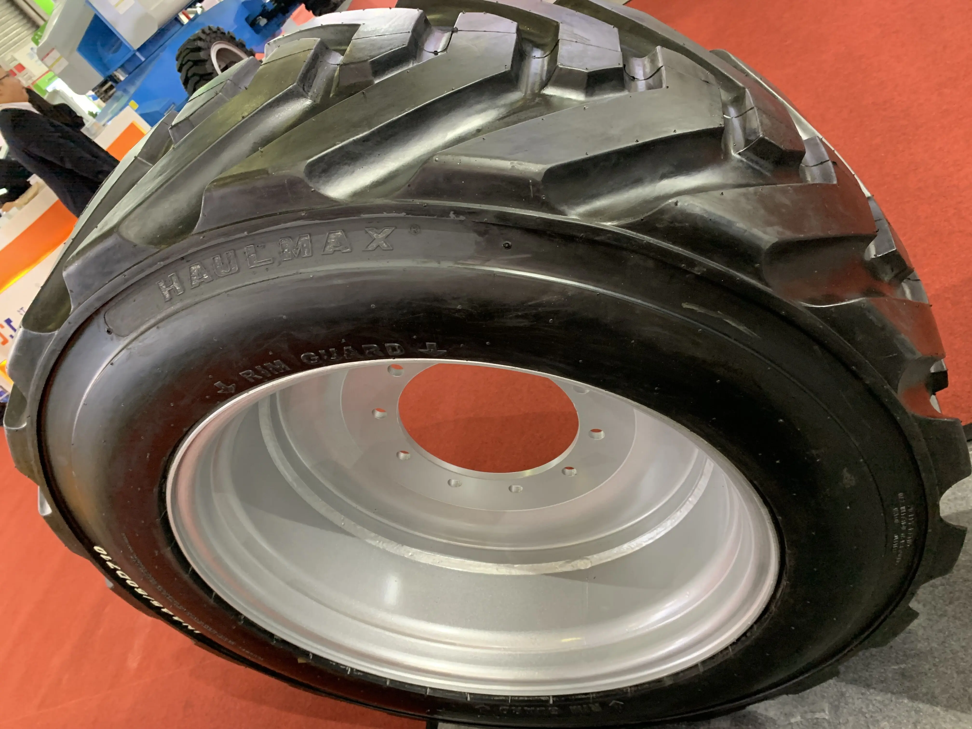 445/65D22.5 полиуретановая пена заполненная шина 445/50D710 Замена 445/65-24 для Genie S120 S125