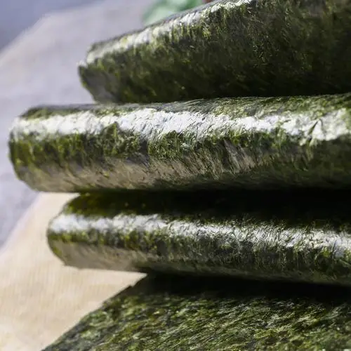Лидер продаж вкусные треугольные водоросли жареные нори для пикника рисовые треугольники и закуски