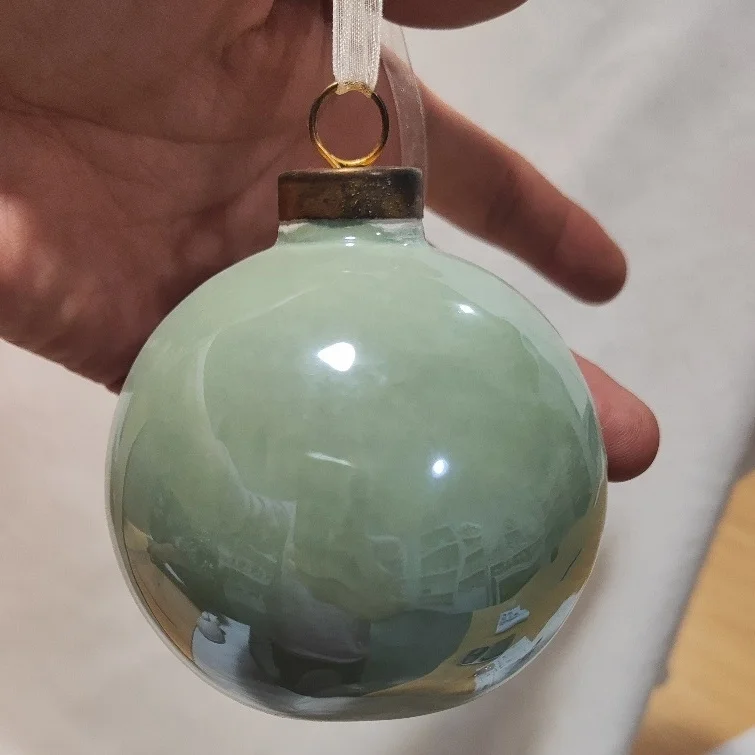 Factory Direct Ceramic Christmas Ball Eco-friendly Home Festival Decor Porcelain X-mas Ball Ornaments for Festival Decor