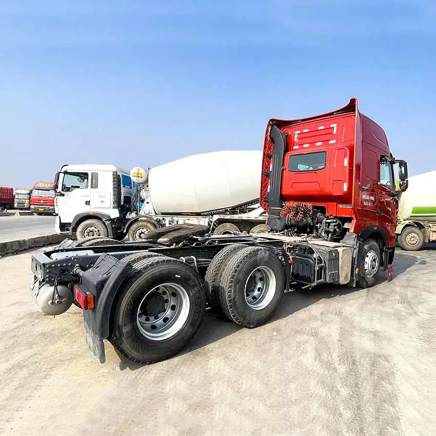 Howo Sinotruk Подержанный трактор грузовик 420hp тягач 6x4 низкая цена для продажи