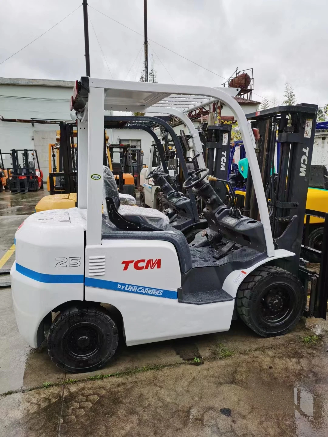 Дешевая цена купить высокое качество б/у TCM FD25 2500 кг грузоподъемность дизельный вилочный погрузчик сделано в Японии