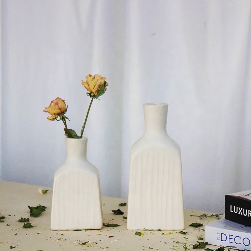 WYD ceramic porcelain vase custom design bottle shape minimalist small Nordic vase flower table vase for home decor
