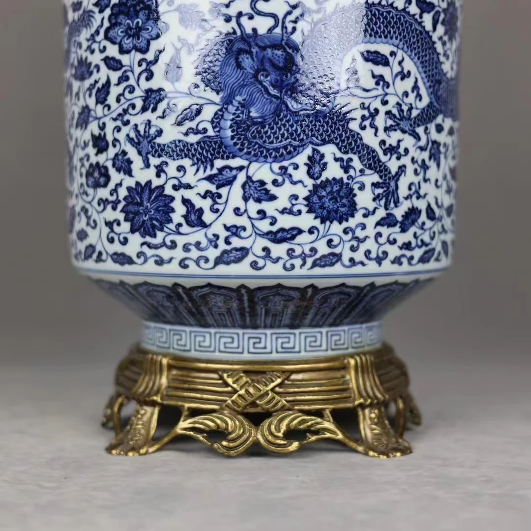 Jingdezhen Высококачественная антикварная расписанная вручную сине-белая фарфоровая ваза с орнаментом на аукцион Qianlong династии Цин