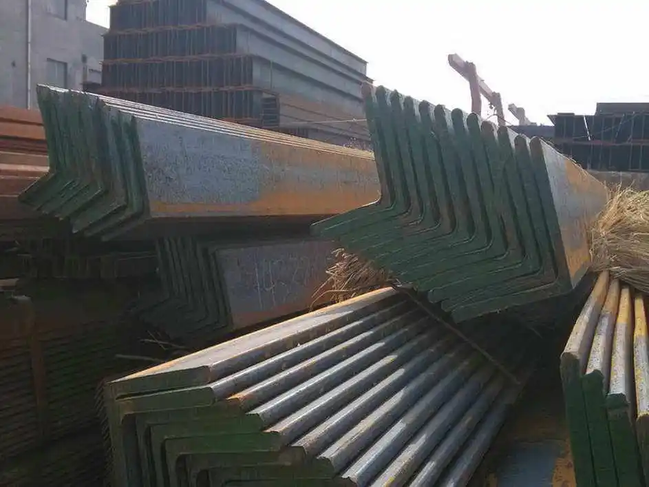  Гальванизированная угловая сталь оптом из Китая