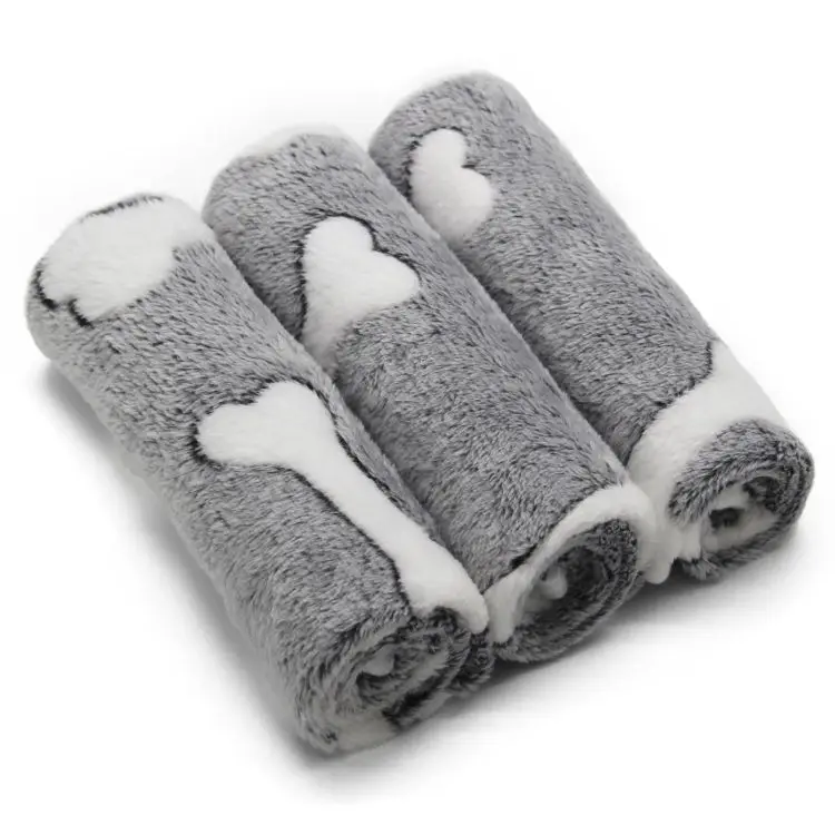 Customize Warm Sleep Puppy Blankets Mat Cute Bones stars Love Print Fluffy Fleece pet Flannel Throw Dog Blankets for Dogs Cats