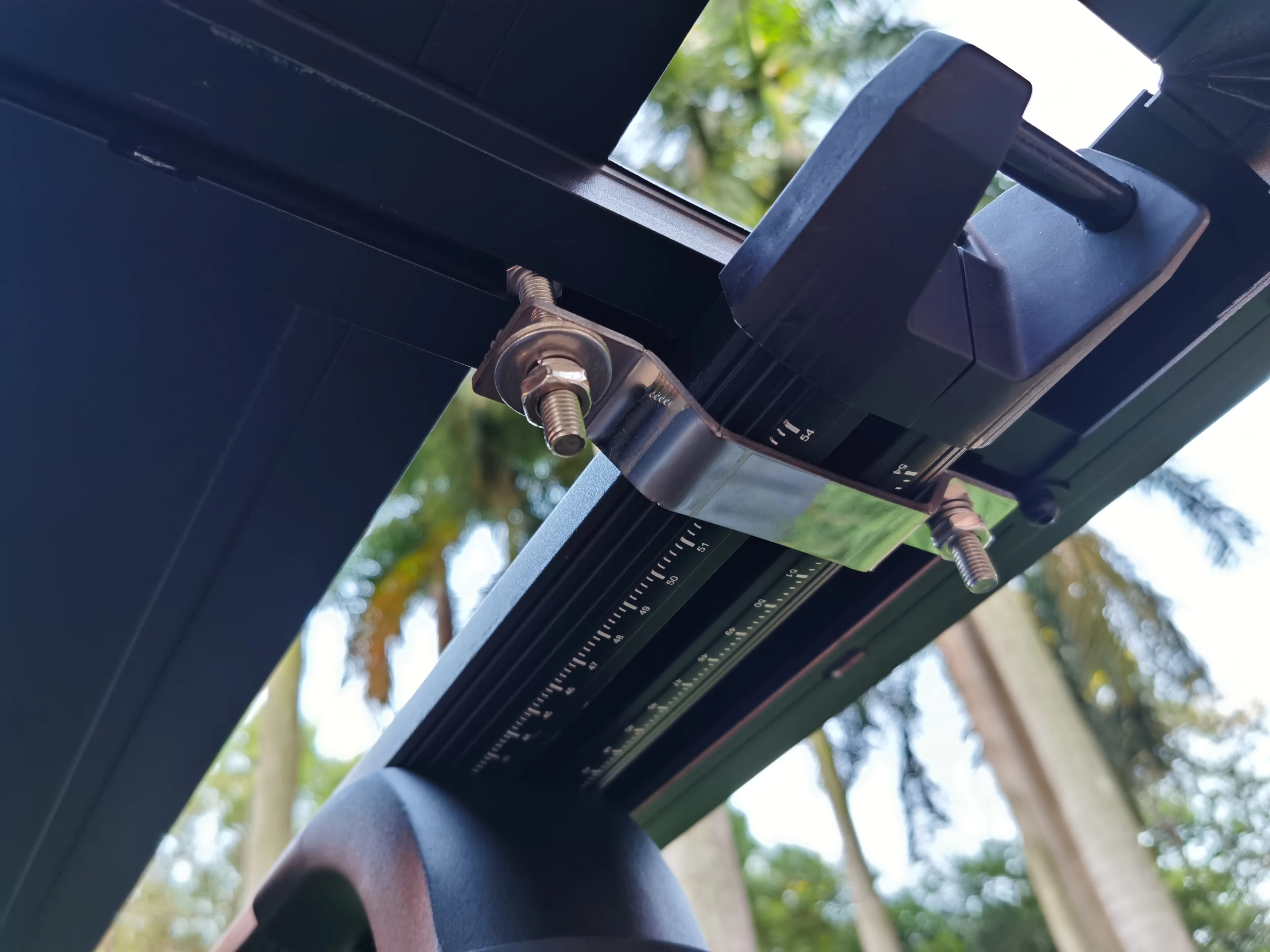 JFC-3002 Hot selling universal aluminum 800lb capacity camion pick up pickuo rear gutter roof truck clamp bed car ladder rack