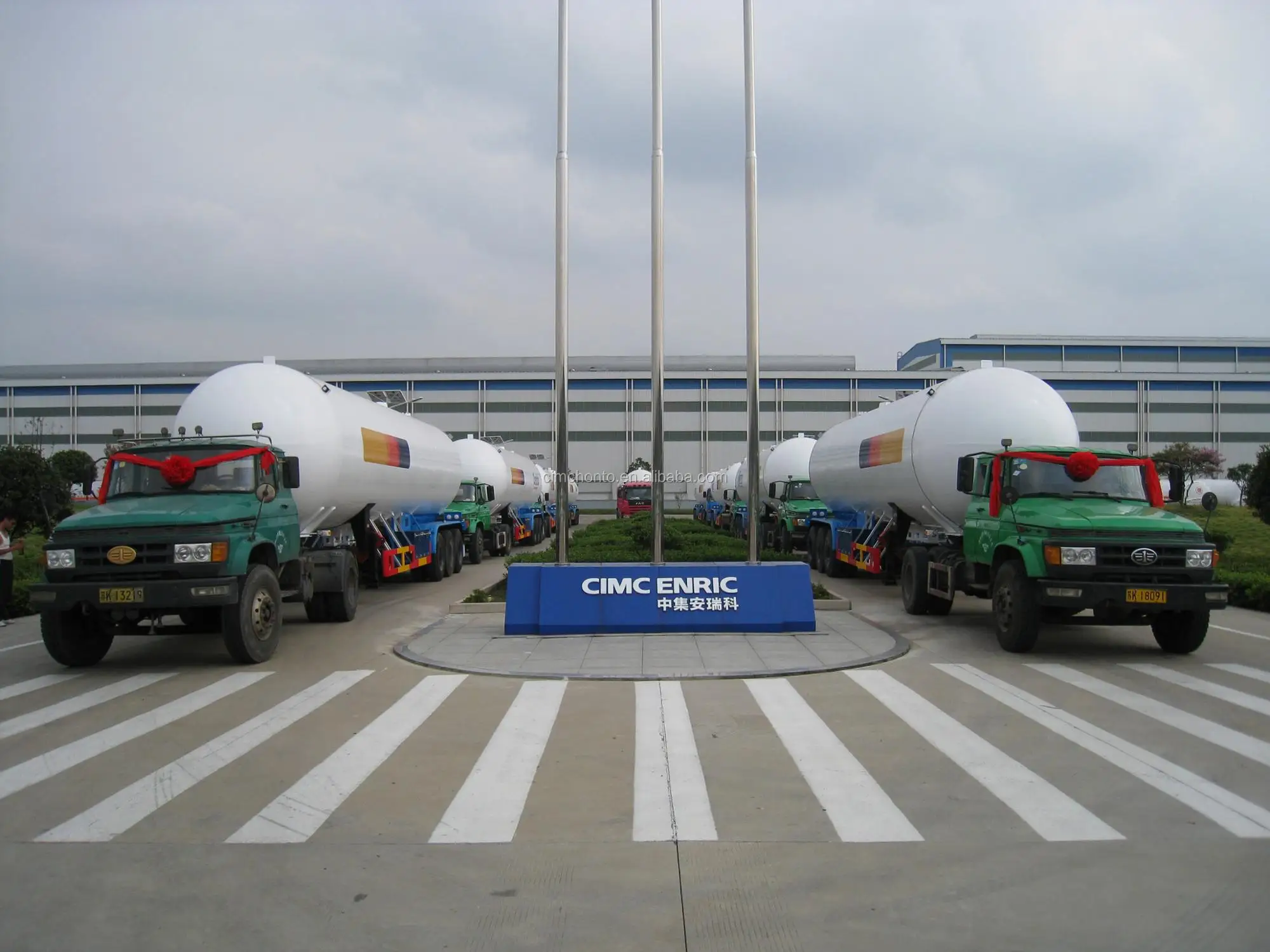 56.1 M3 26 T LPG Tank Semitrailer Triple Axles Transport Truck Road Tanker for Sale to Africa