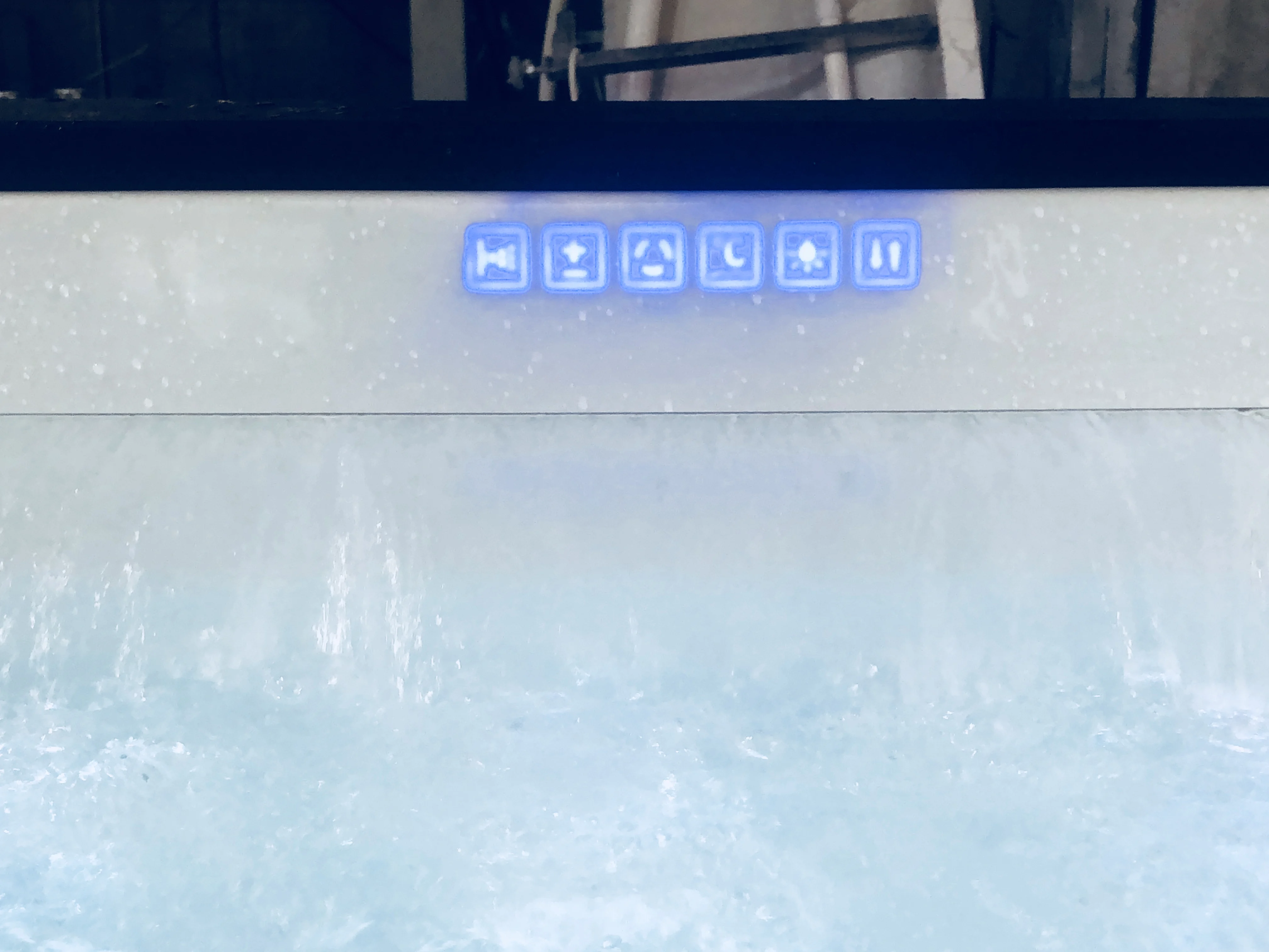 Popular massage bathtub and waterfall bathtub with new design, comfortable, convenient and multi-functional.