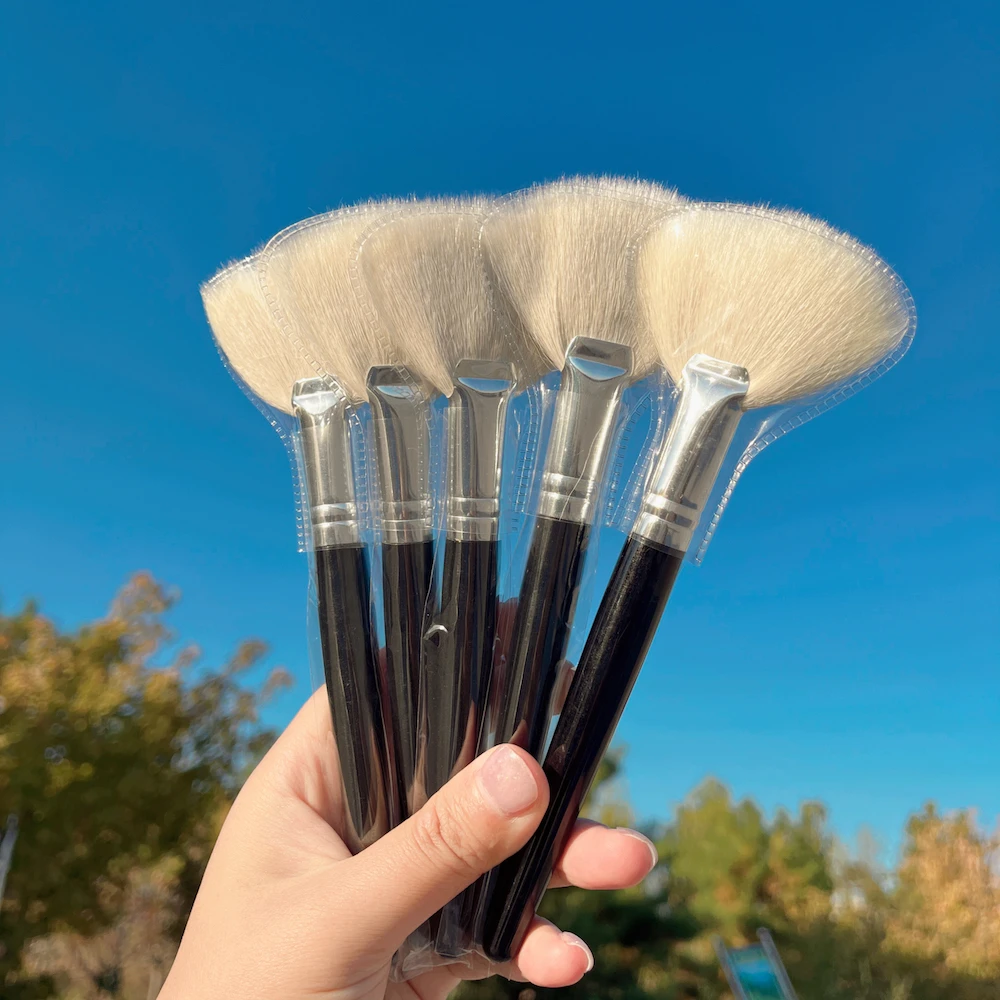 Portable Fluffy Fan Brush Short Handle Soft Facial Makeup Brush Cosmetic Applicator Tools For Peel Mask