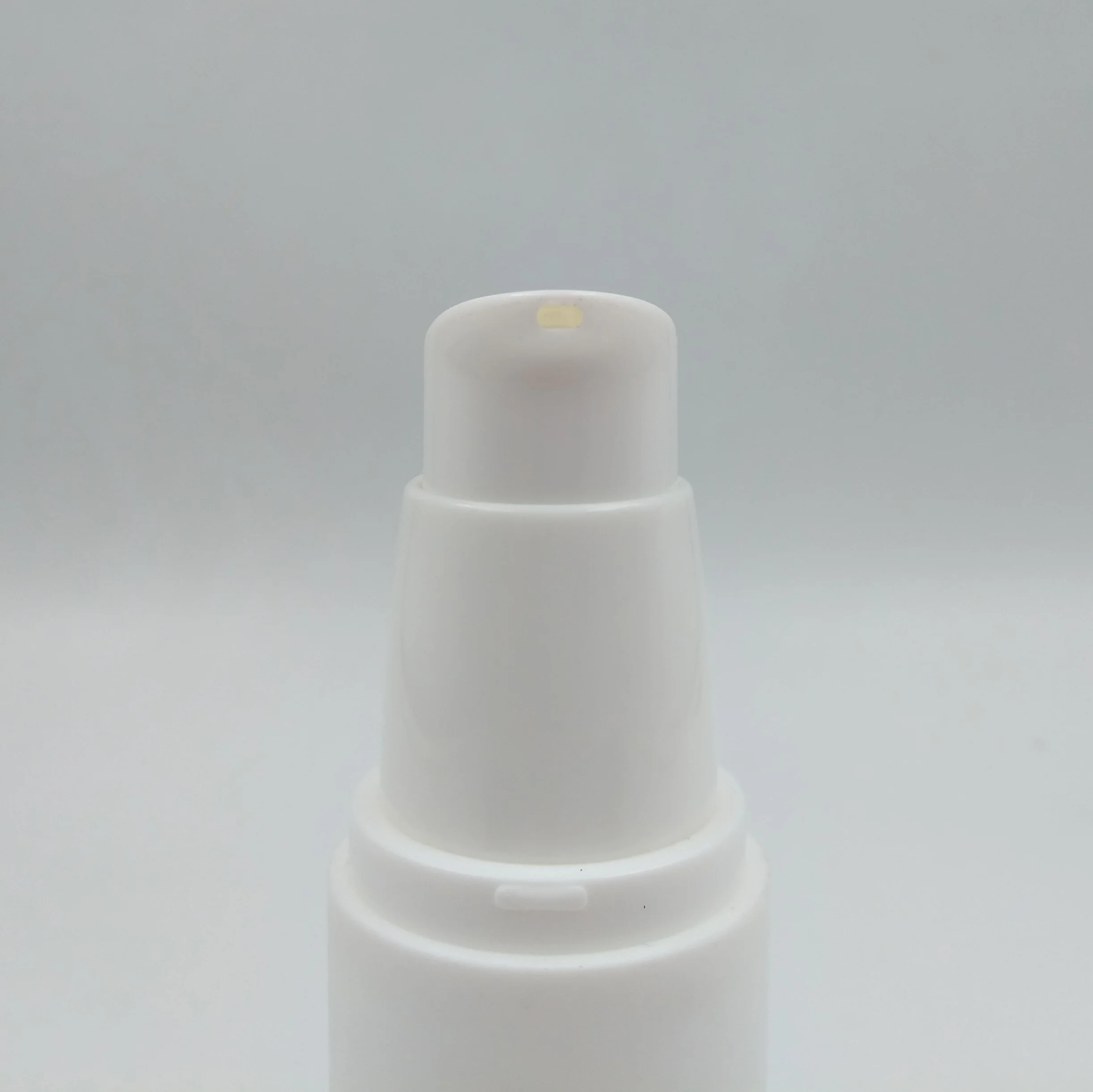 Wholesaler PP plastic airless bottle cosmetic bottle with airless pump