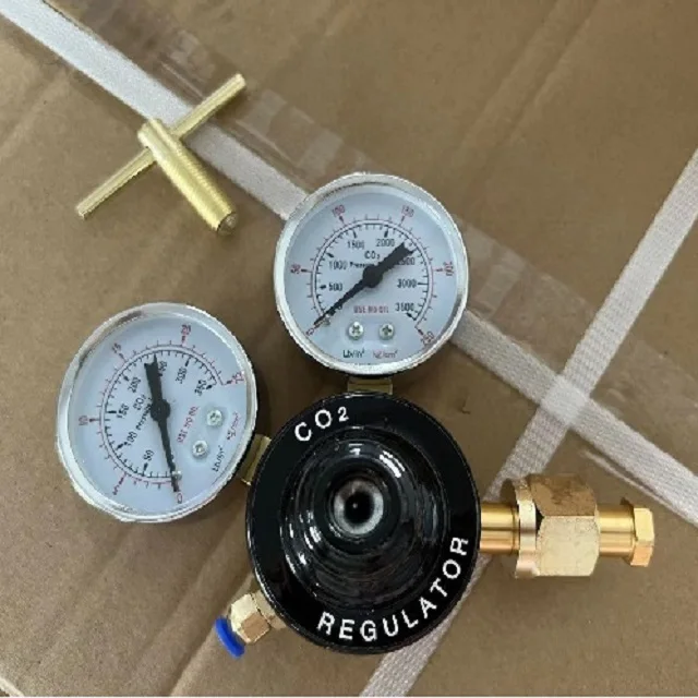 co2 gas regulator with manometers