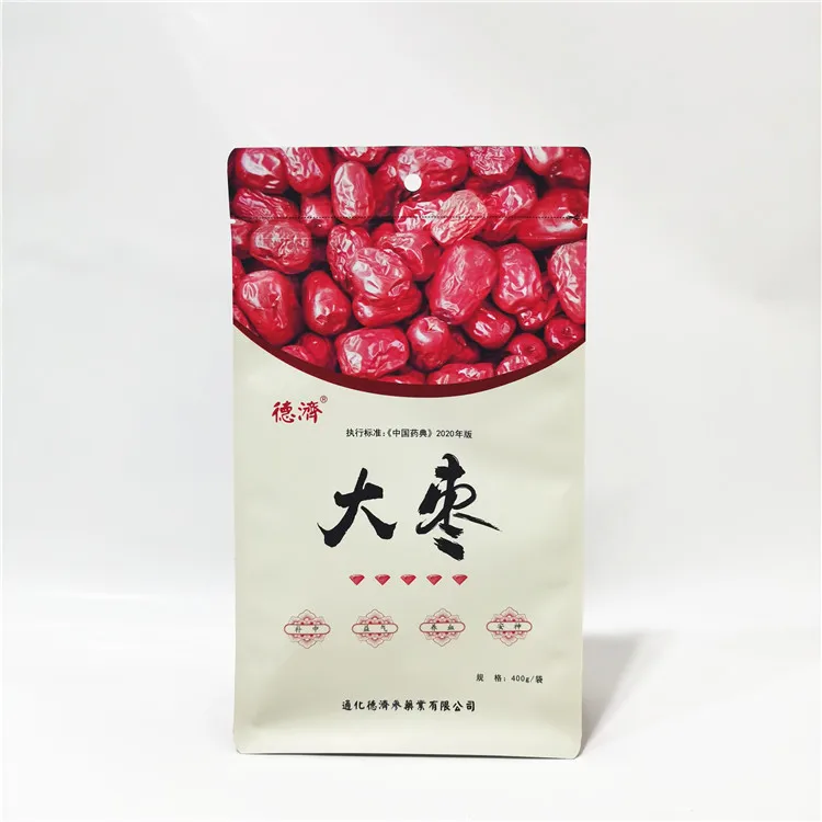 The factory makes customizable, easy-to-use, zippered, upright-bottomed plastic bags to hold snacks and cereals