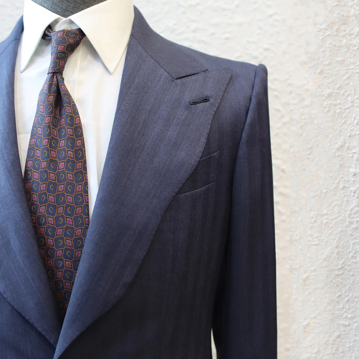 CMT Fully Hand Made Half Canvas Classic British Style Suit  Bespoke Tailor Custom Mens Suit With Wavy Lapel Structured Shoulders