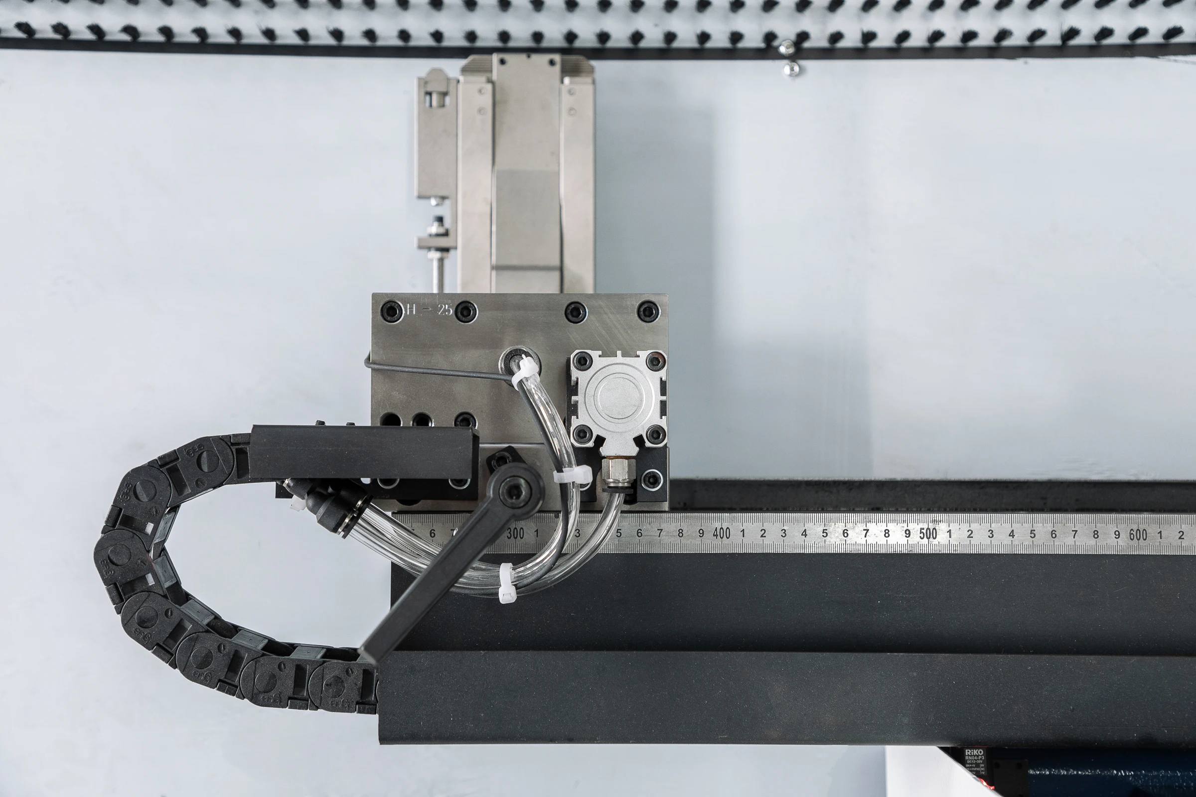 ACCURL Automatic CNC Turret Punch Press Hole Punching Machine for Sheet Metal