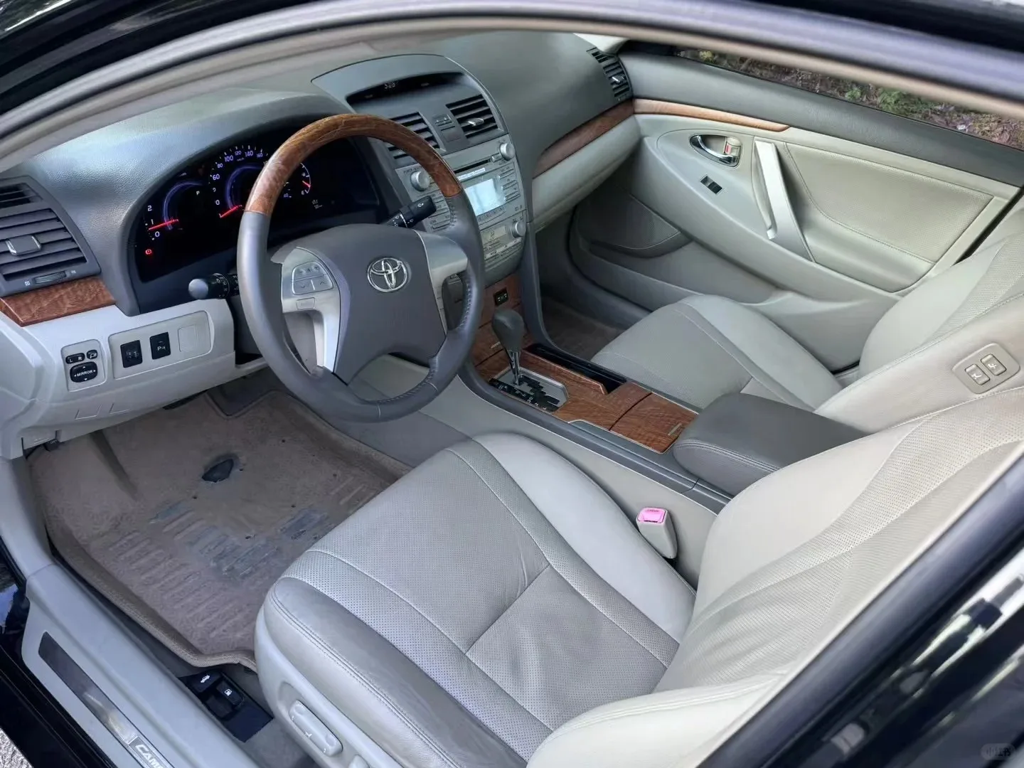 Подержанный Toyota Camry 2011 200 г роскошный юбилейный двигатель 2.0L 147hp L4 Левый ручной привод дешевый бензиновый седан Китай серийный автомобиль