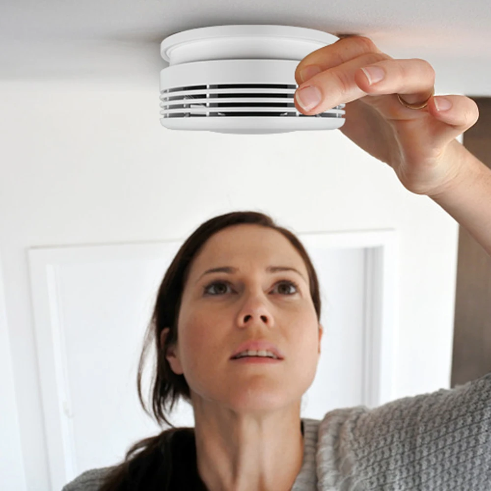 WIFI TUYA Fire Smoke Detector Alarm Easy Installation Remote Control Live Strobe and Sound Alarm