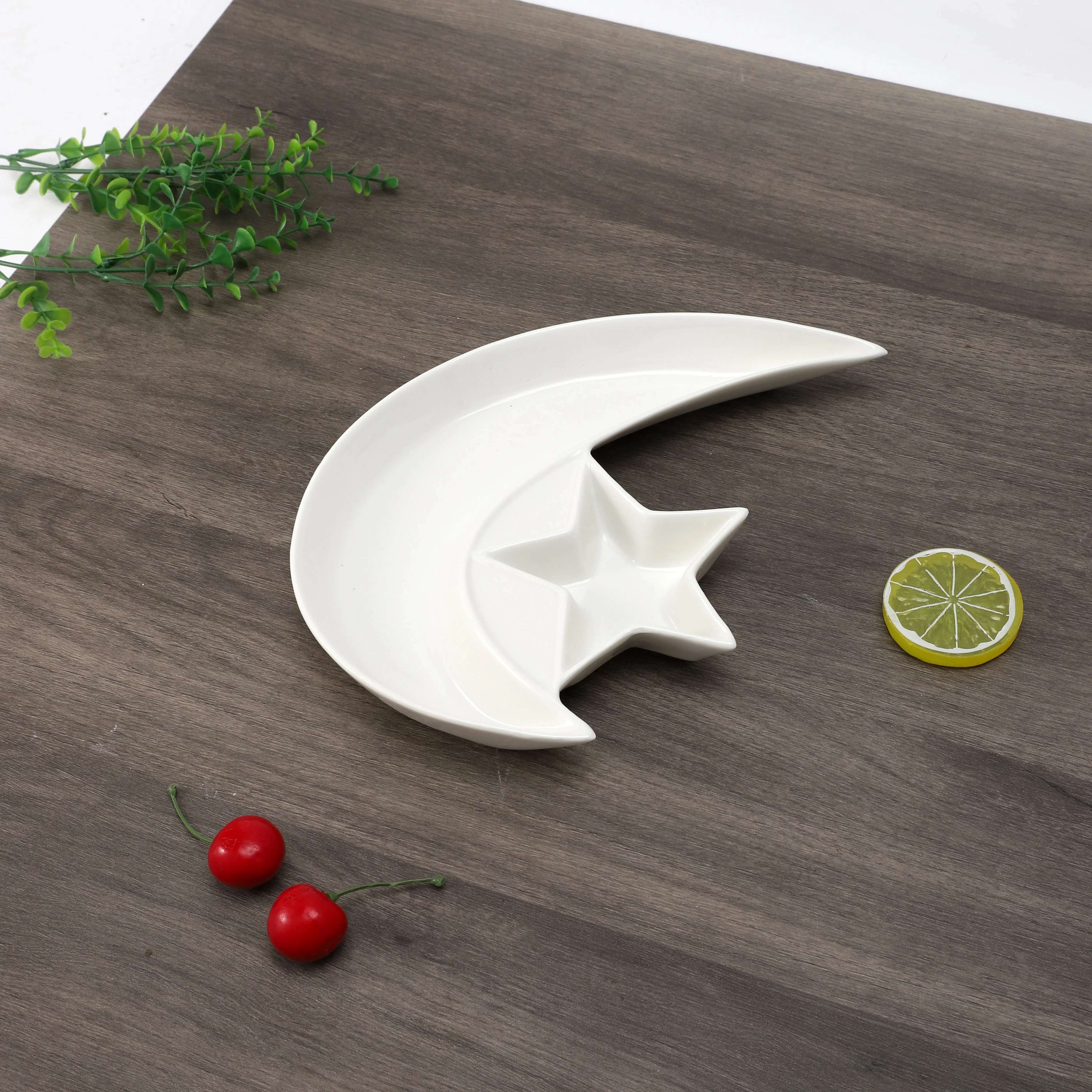 Fancy handmade creative unique design moon shape porcelain dish plate decoration fruit plates for restaurant party