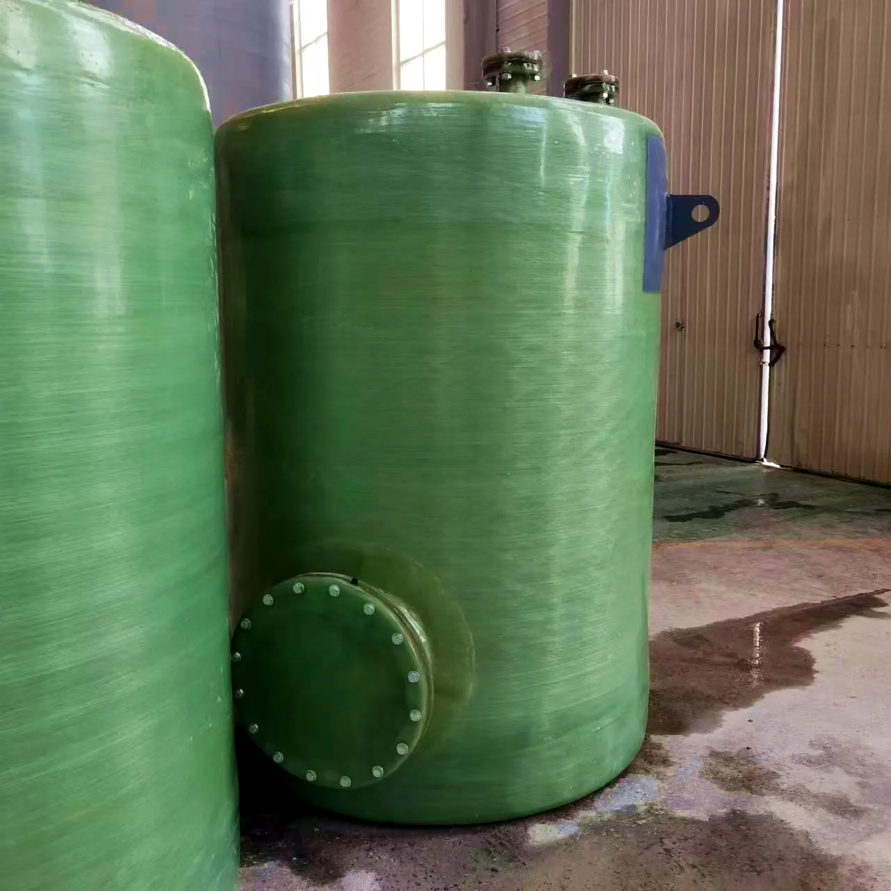 Fiberglass vertical storage tank production and customization of large fiberglass chemical tanks acid and alkali resistance