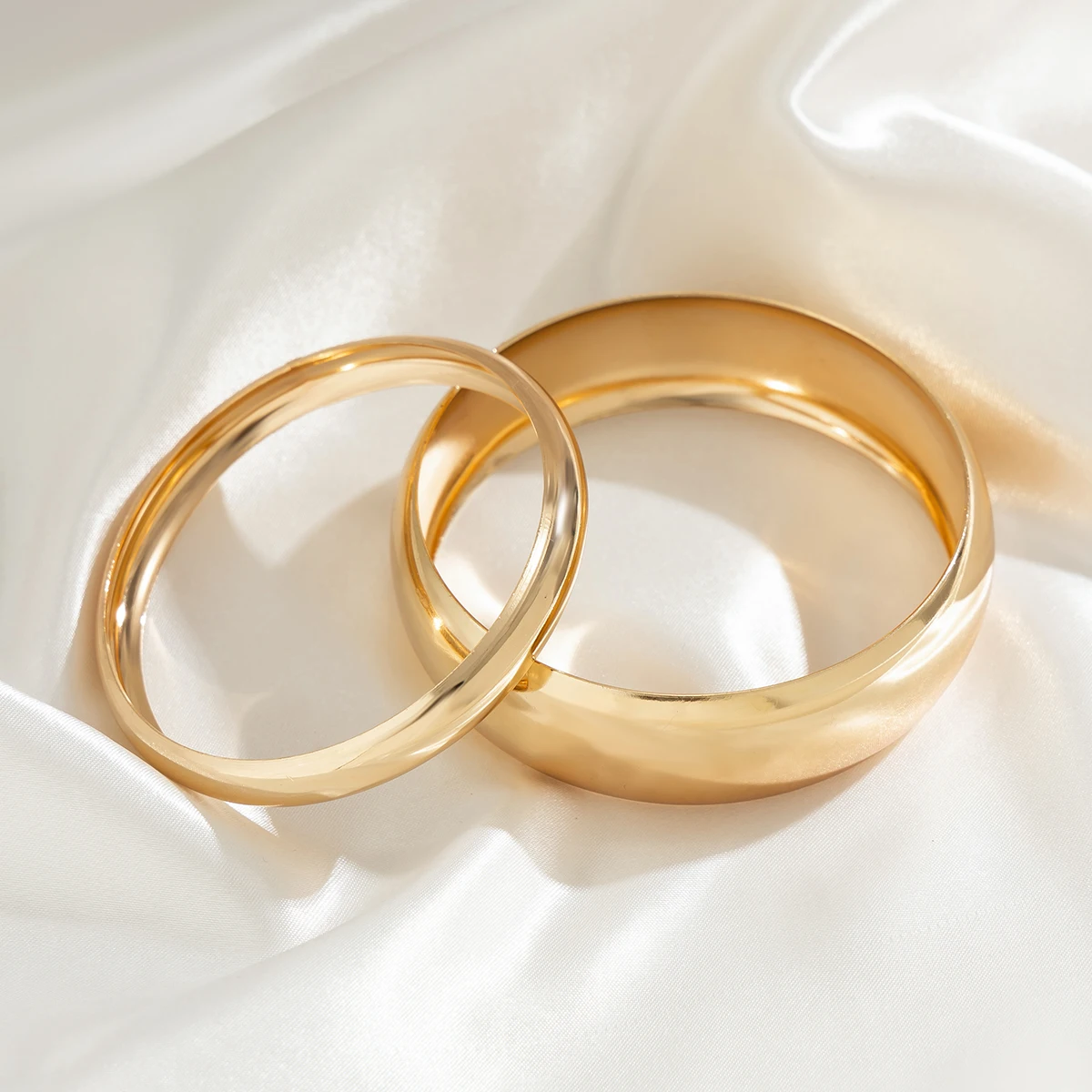 2 Pcs Smooth Metal Chunky Round Bangle Bracelet for Women Trendy Large Bracelets on Hand Accessories Ladies 2024 Fashion Jewelry