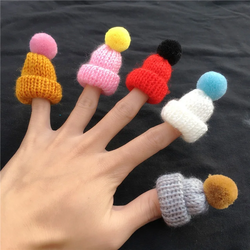 Mini Hat for Crafts Christmas Knit Hat and Scarf Red Green Knitted Wool Ornament Cute Doll Clothes Accessory Toy Decor