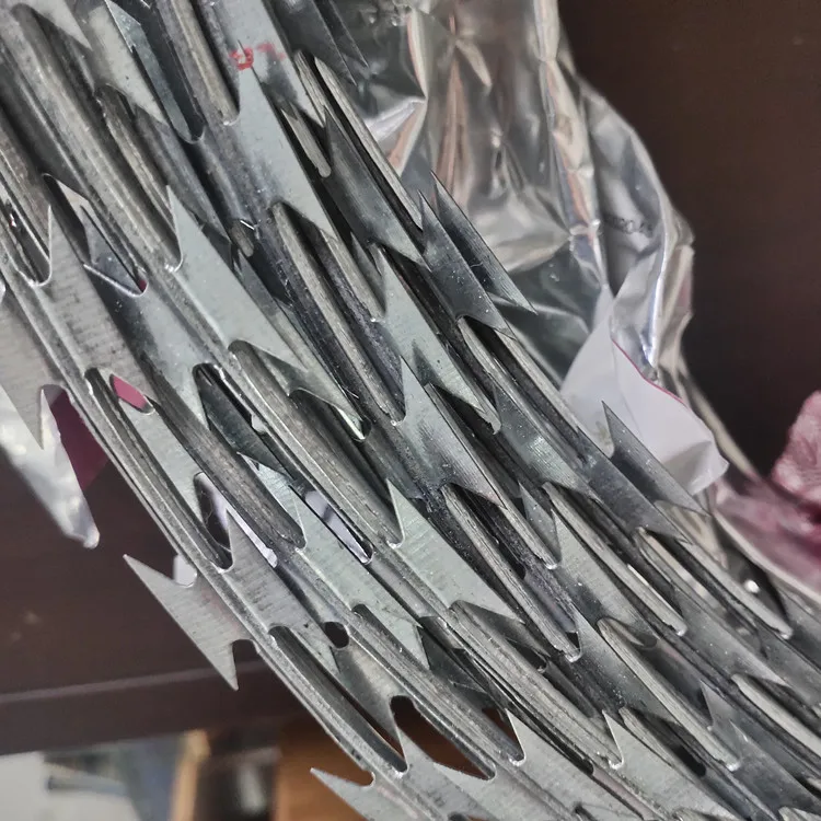 good quality Hot dipped galvanized steel razor barbed wire  SS304 BTO22