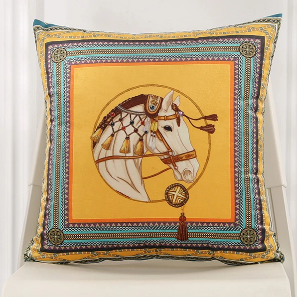 Exquisite Colorful Battled Horse Pattern Velvet Printed Pillow Cover Soft Accent Throw Cushion Home Hotel Party Decorative Use