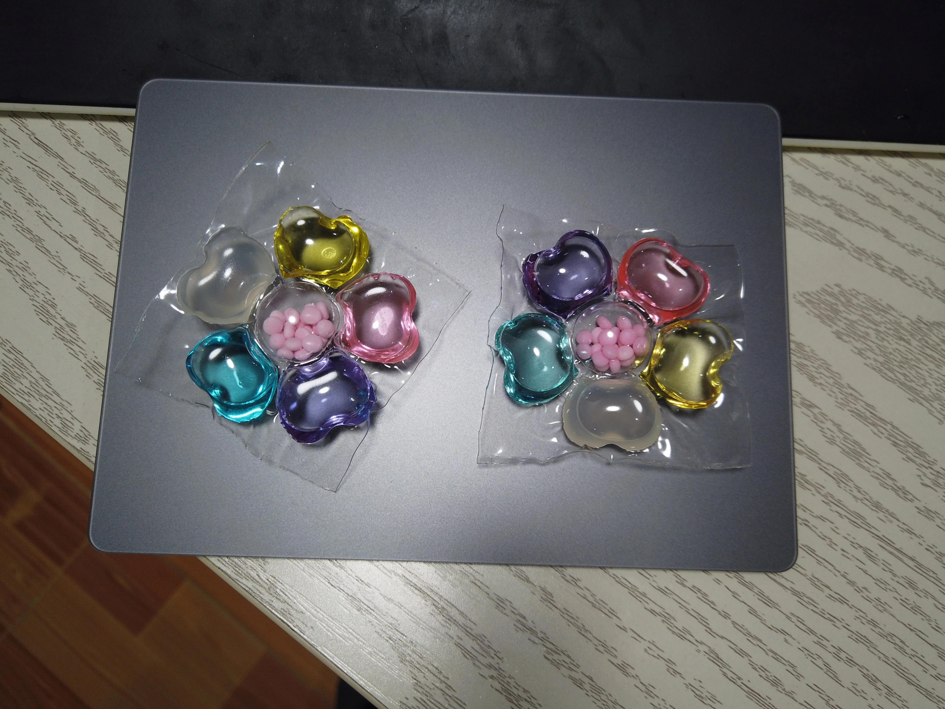 Ariel Couture Fragrance laundry detergent soap beads washing pods capsule manufacturer, HE 6 in 1 tough stain removal laundry