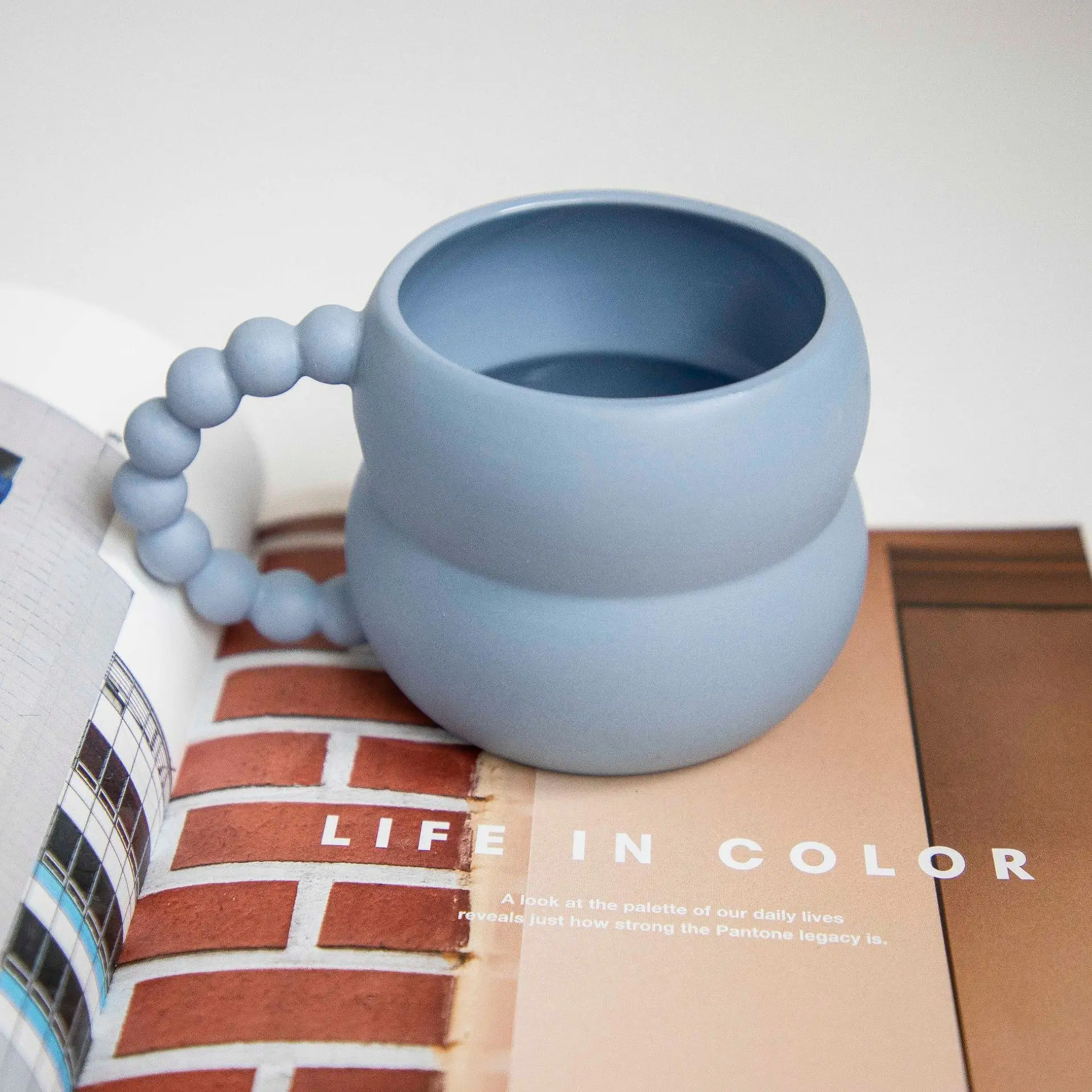 Wholesale custom 8 oz creative chubby cup with pearl shape handle Nordic style coffee cups fat tea mug