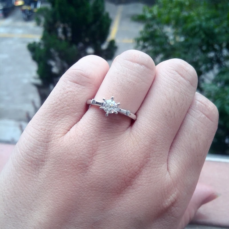 Factory Wholesale Customization Women 925 Sterling Silver Dainty Moissanite Rings Designer Light Weight Gold And Diamond Ring