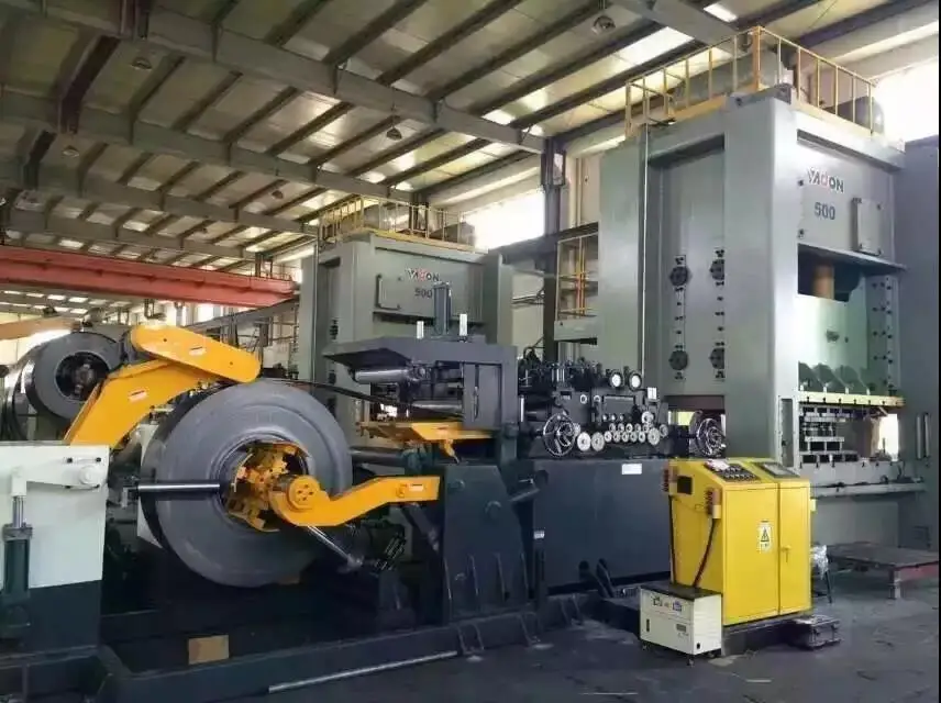 High quality hydraulic metal decoiler steel servo feeder decoiler straightener 3 in 1 machine