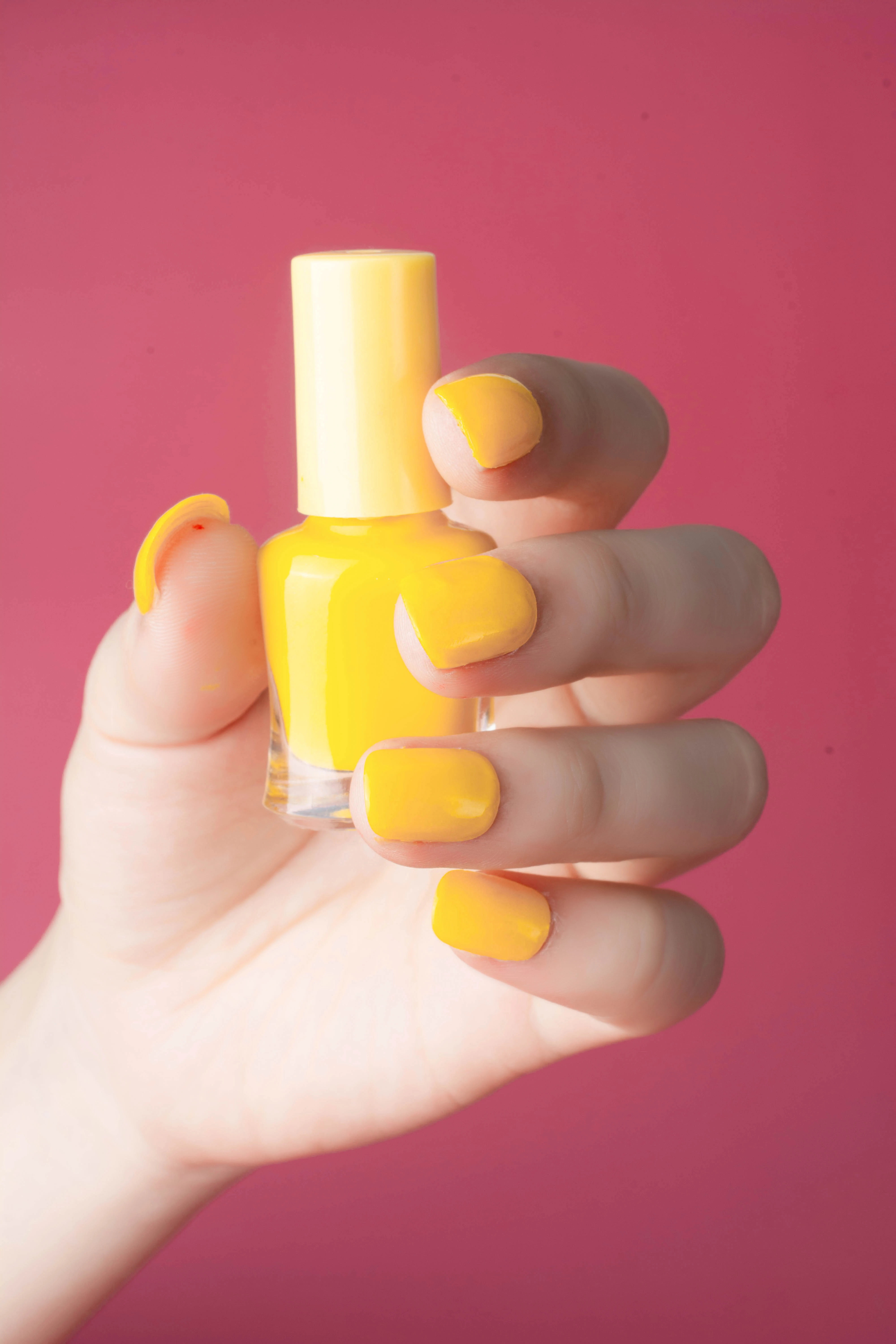 2020 Summer Hot Sale Cute Dry Fast No Peel off Nail Lacquer Logo Customized Private Label Top Selling Nail Polish