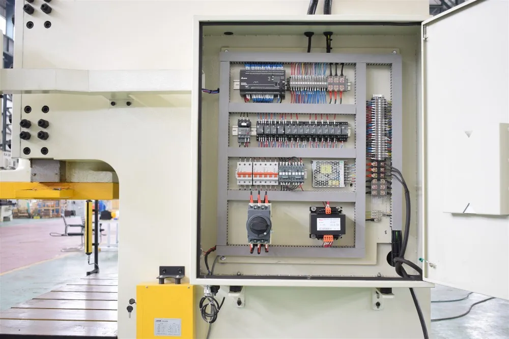 Пневматический штамповочный пресс BESCO BLC-315-H с C-образной рамой