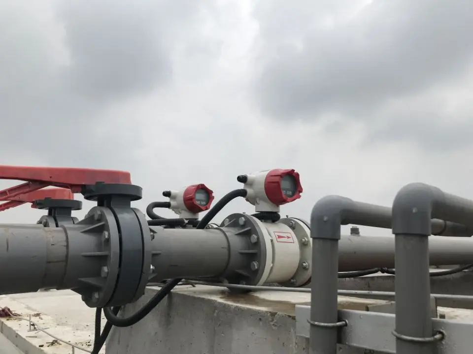 Hot sale IP68 liquid electromagnetic flow meter milk intelligent waterproof sea water electromagnetic flowmeter