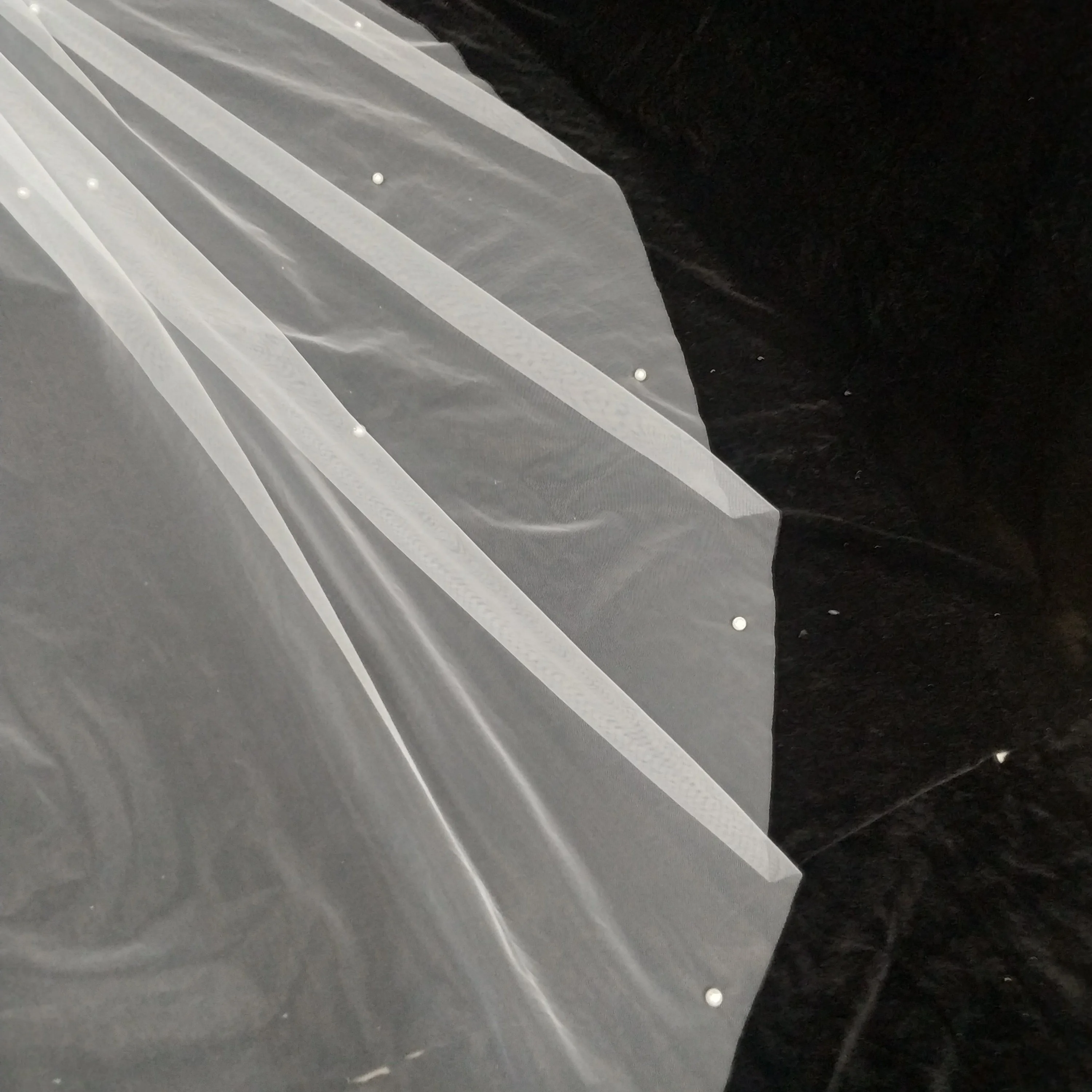 
With wholesale price 4m * 3m large tail bride veil simple mechanical beaded wedding dress veil Cathedral 