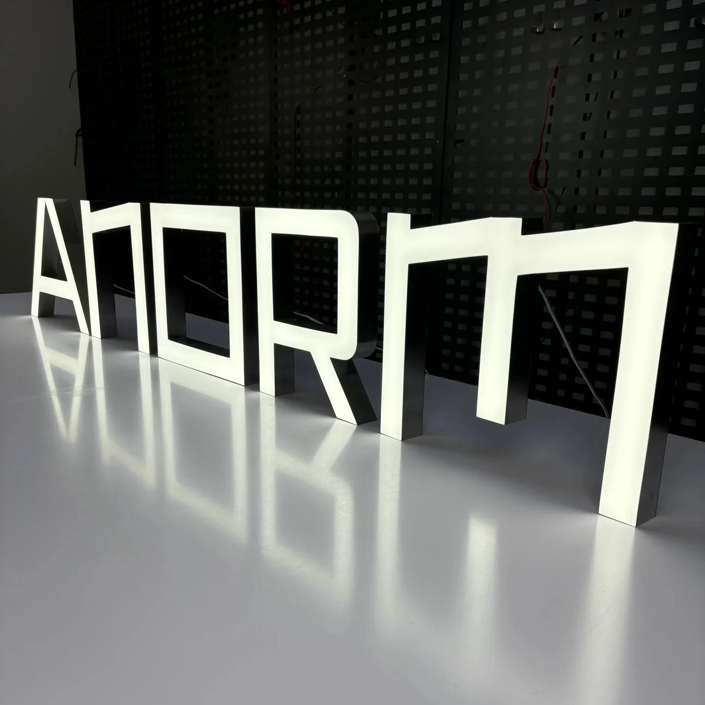 Epoxy resin for Outdoor Illuminated Signs Red LED Resin