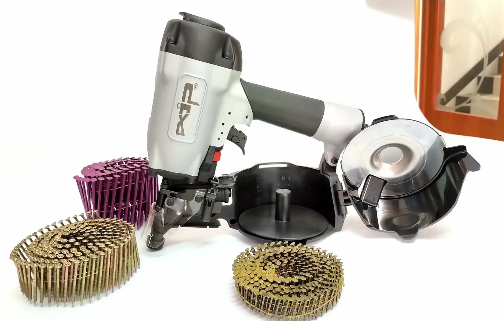 Пневматический пистолет для гвоздей