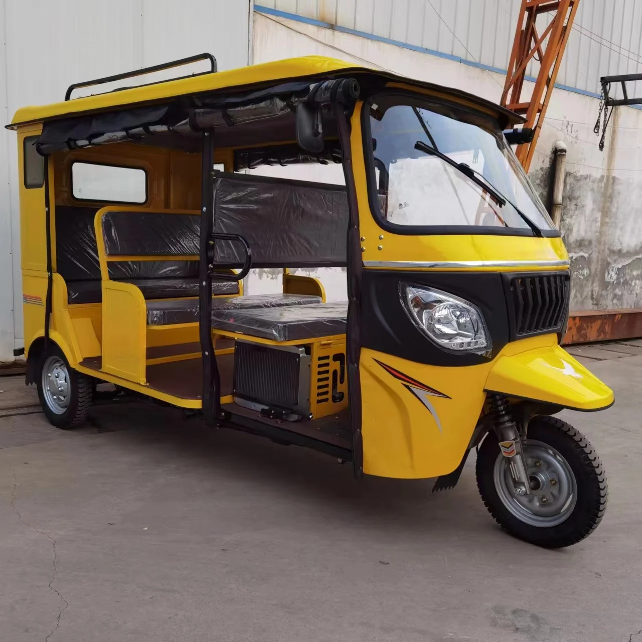 New Style Passenger Fully Motor Tricycle Fuel Oil Gasoline Three Wheels Motorcycle for Taxi