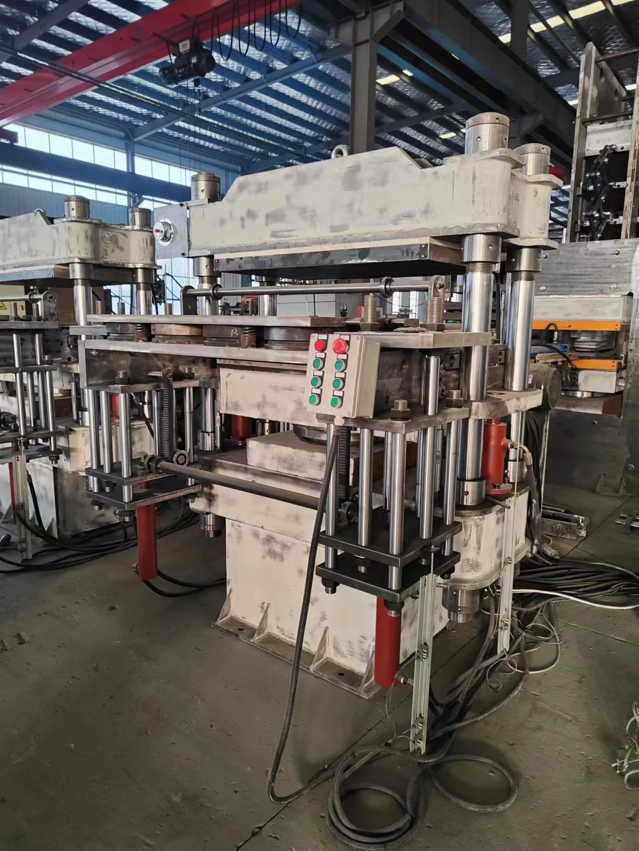 rubber vulcanizing press