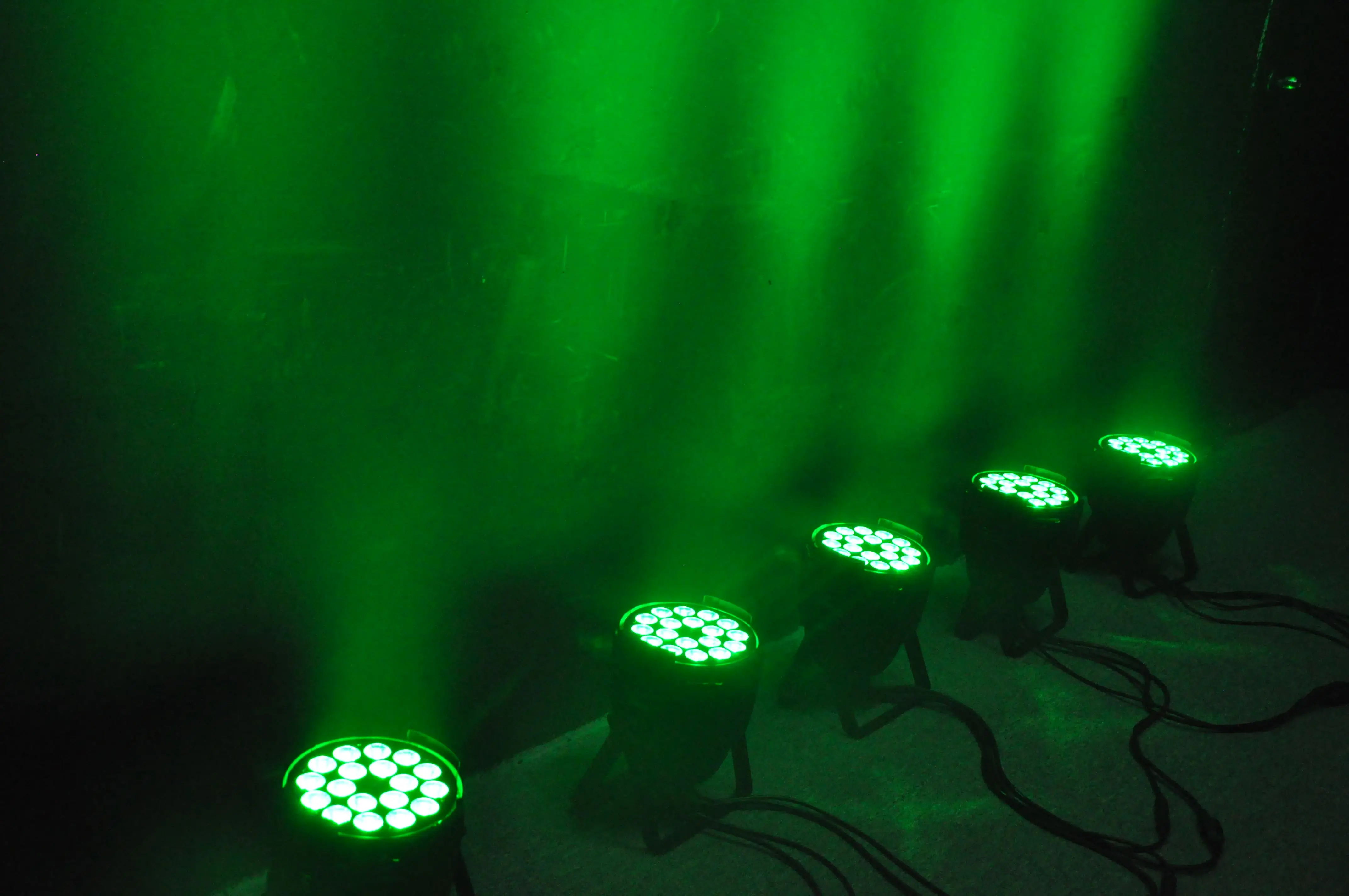 Winlite high bright 18x4in1 RGBW 10w aluminum led par can light par64