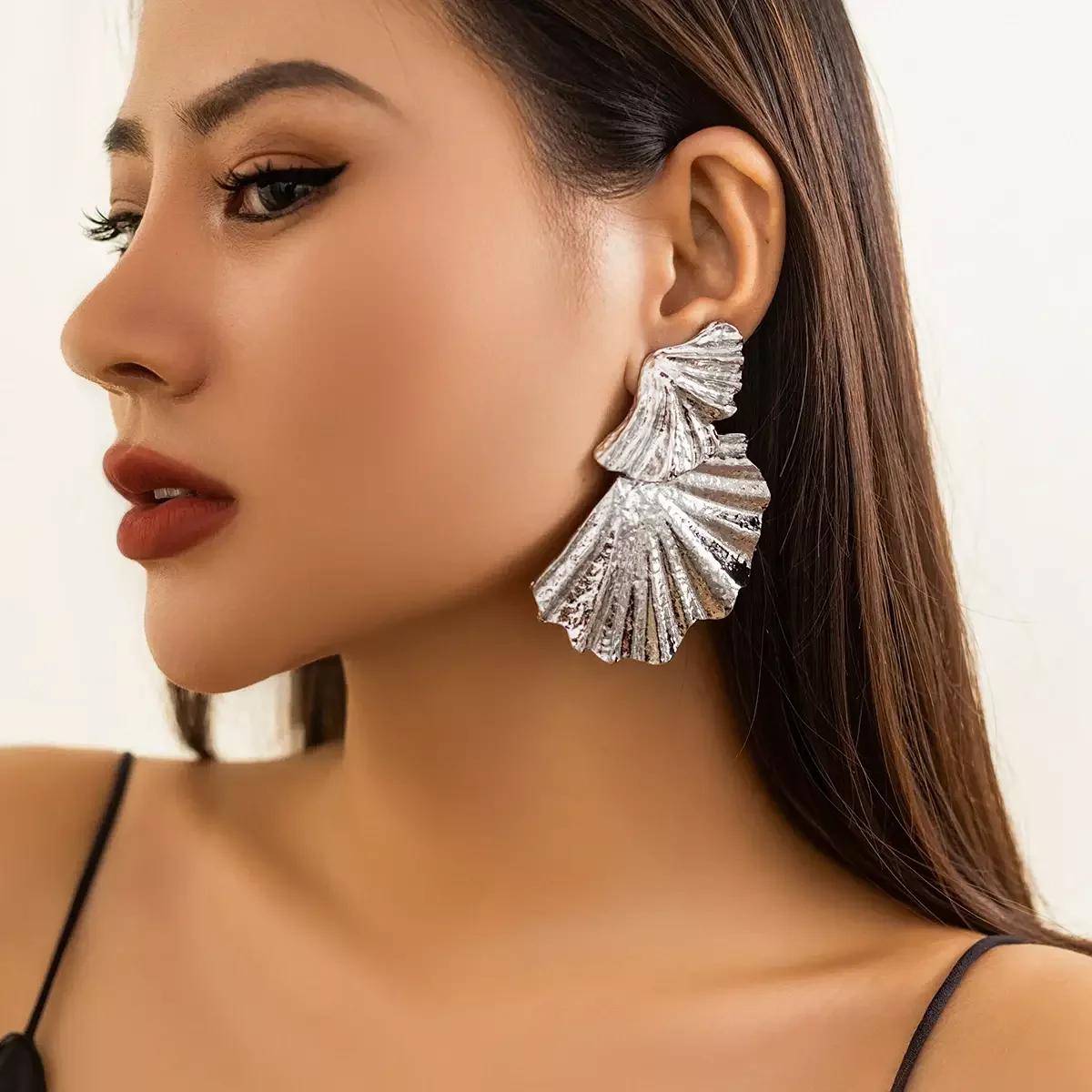 SHIXIN Punk Geometric Metal Fan Shaped Flower Stud Earrings for Women Fashion Statement Trendy Vintage Piercing Earring Y2K