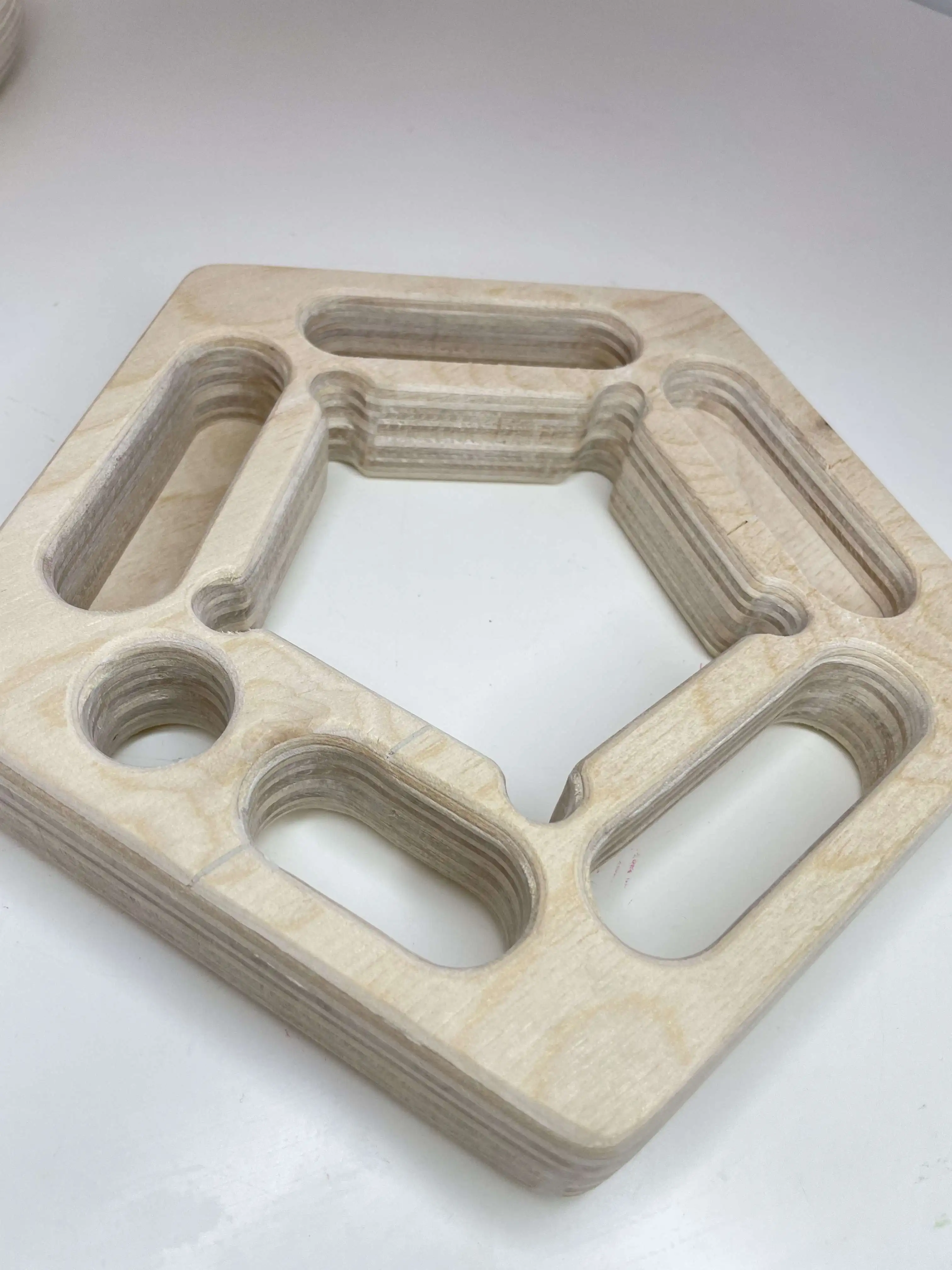 2022 Hot Selling Portable Wood Rock Climbing Fingerboard Trainer Finger Strengthener With Straps