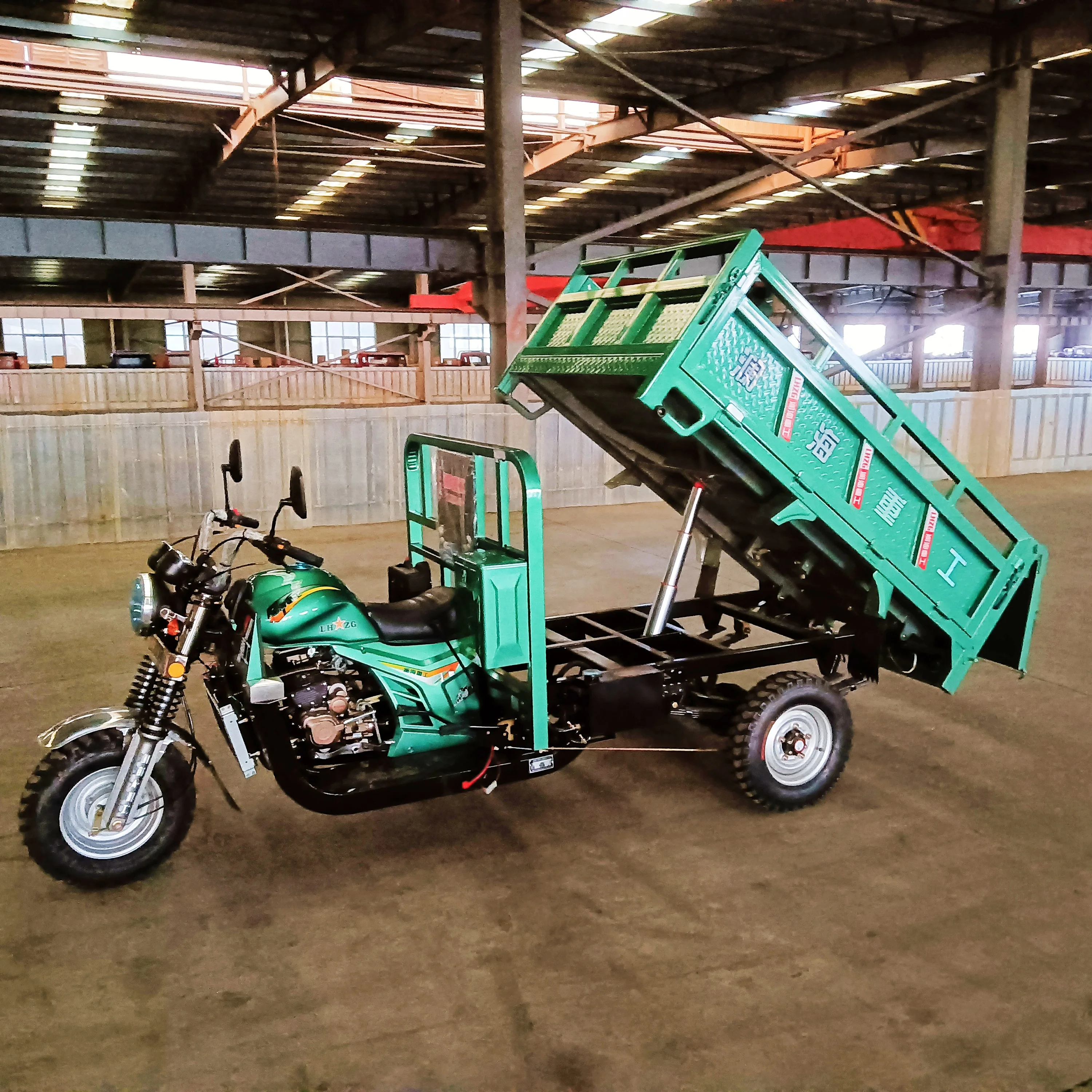Gasoline Petrol WANGHHU Tricycle 200CC Loading 1000kg for Cargo Transportation Export to Ghana Africa