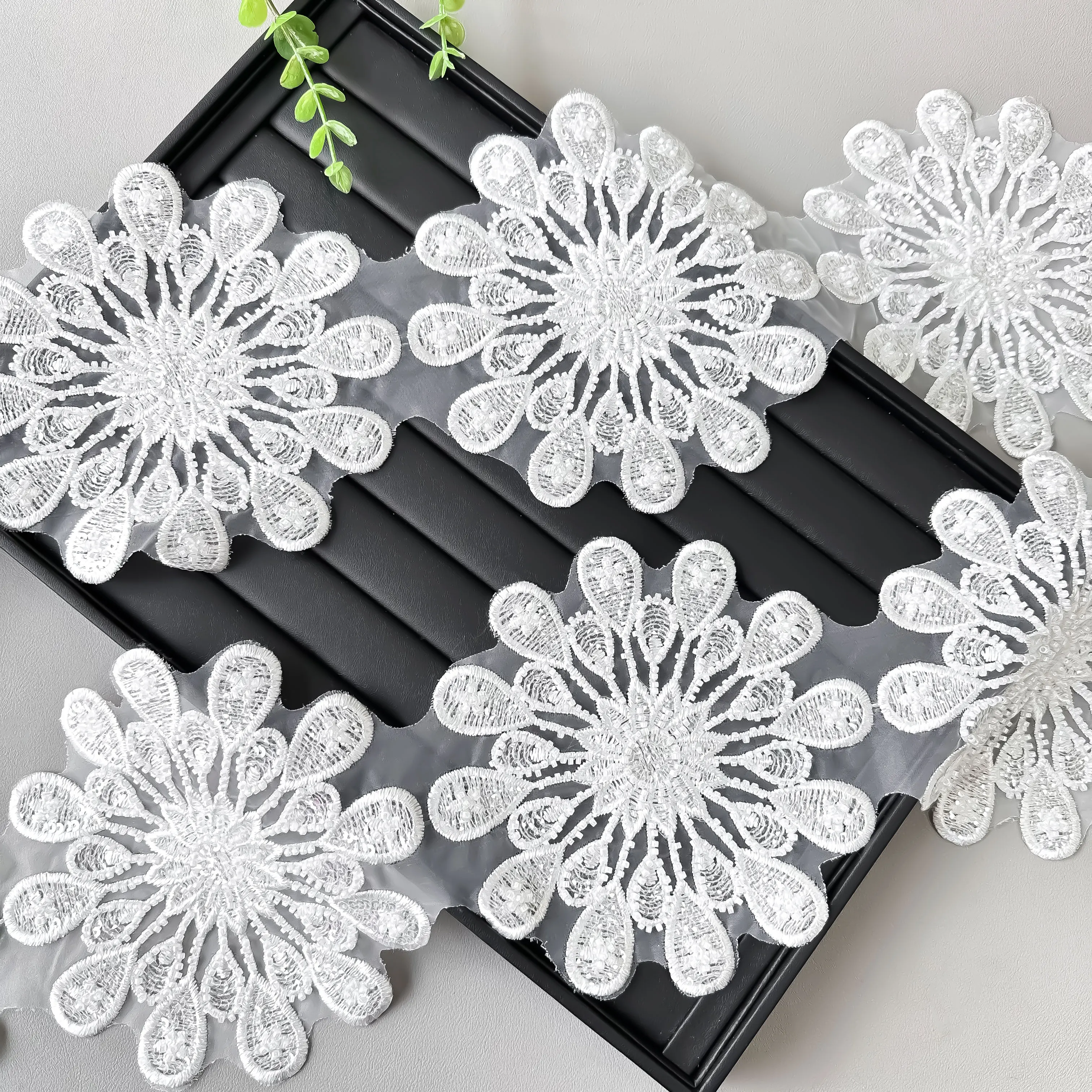 Wholesale Spot Clothing Accessories White Border Polyester Lace Border Tulle Organza Lace Weddings Beaded Ribbon Factory Direct